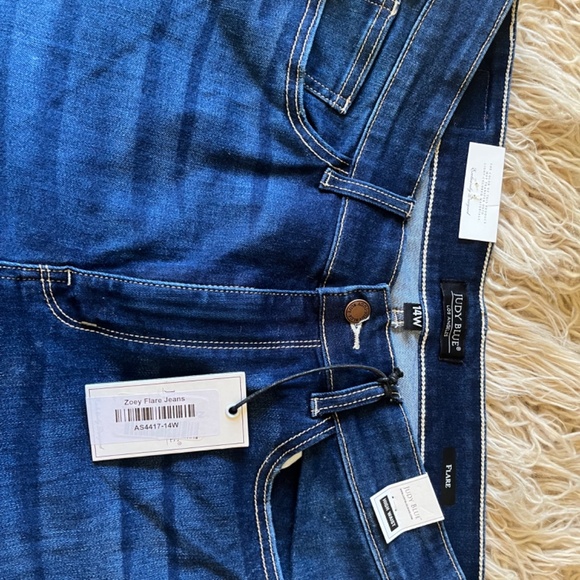 Judy Blue 14W Flare Jeans NWT - Picture 2 of 8